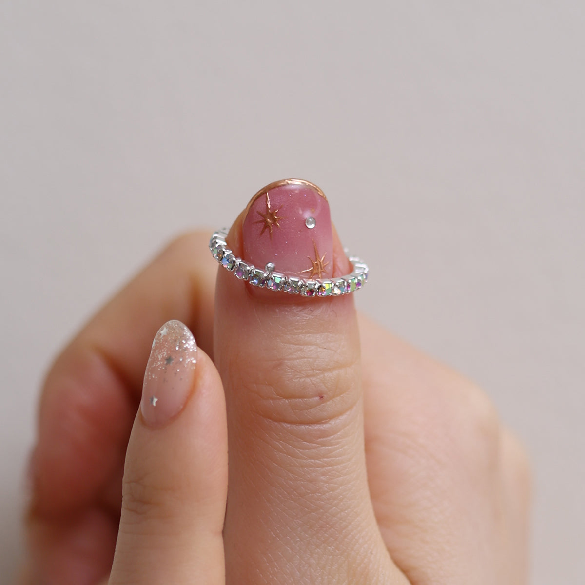 Stretchable tennis chain ring