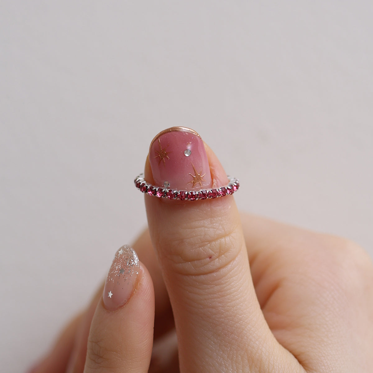 Stretchable tennis chain ring