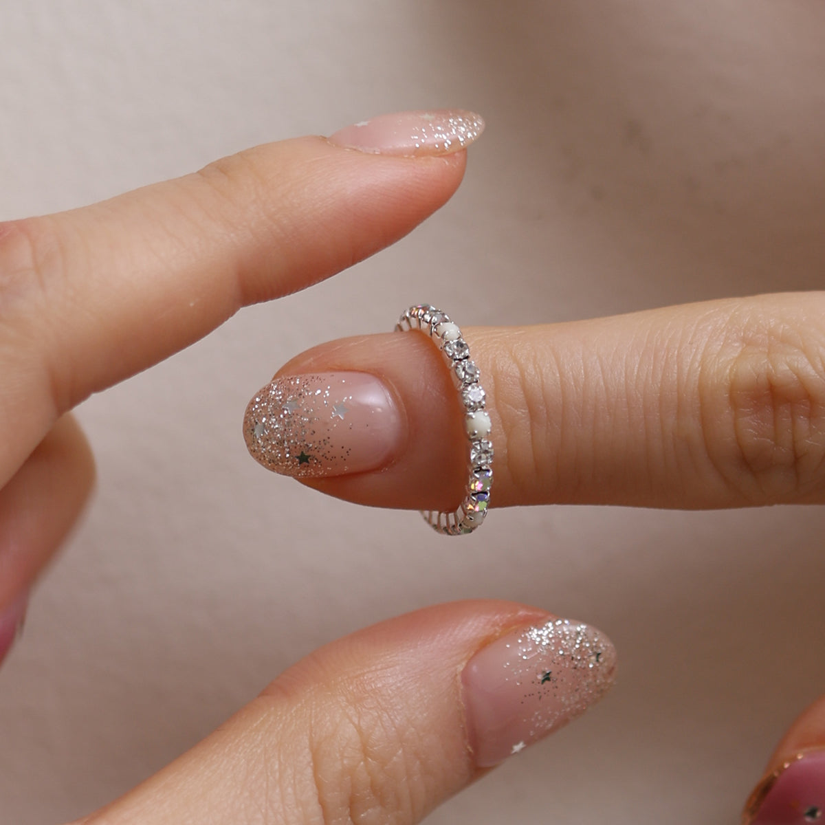 Stretchable tennis chain ring