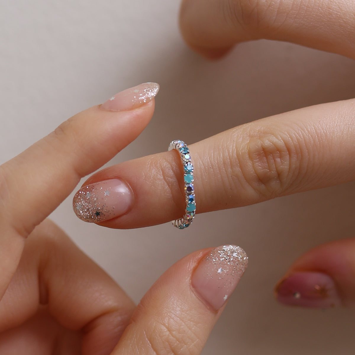 Stretchable tennis chain ring