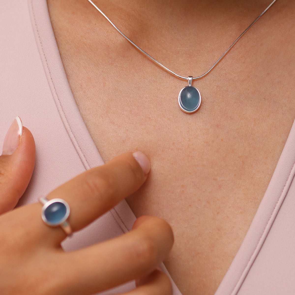 Aquamarine pendant necklace