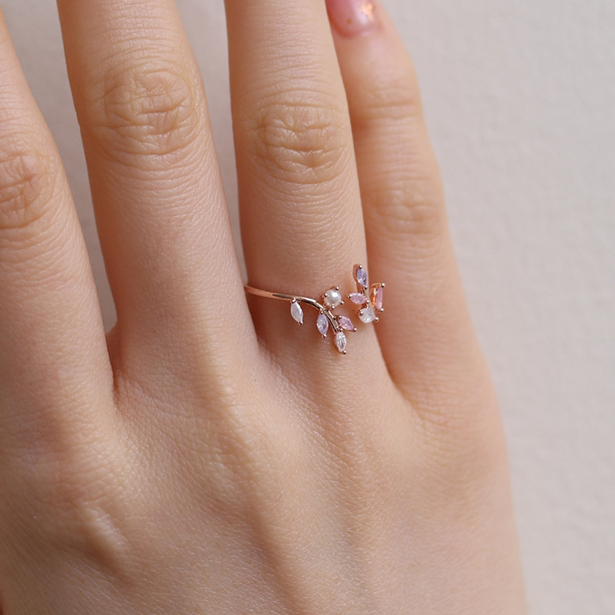 Elegant pearl vine ring with delicate vine design and lustrous pearl for a timeless, feminine look