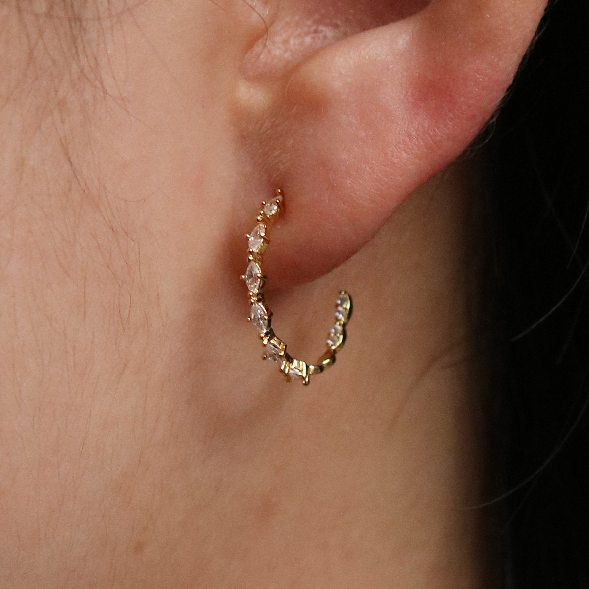 Relay cubic semi-hoop earrings