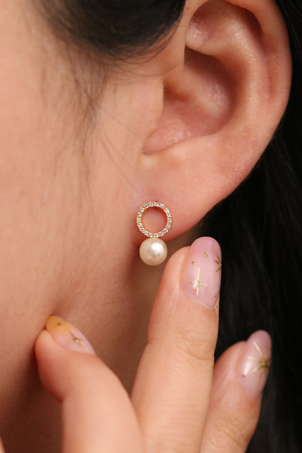 Circle pearl drop earrings