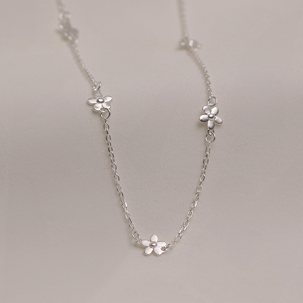 Daisy necklace