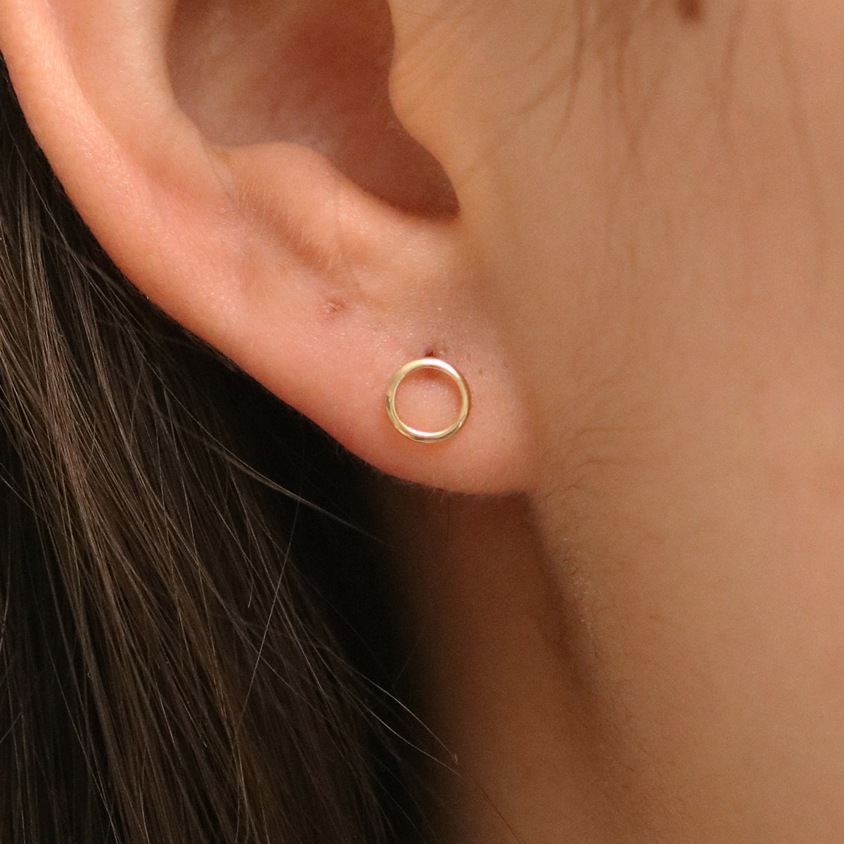 Simple circle studs