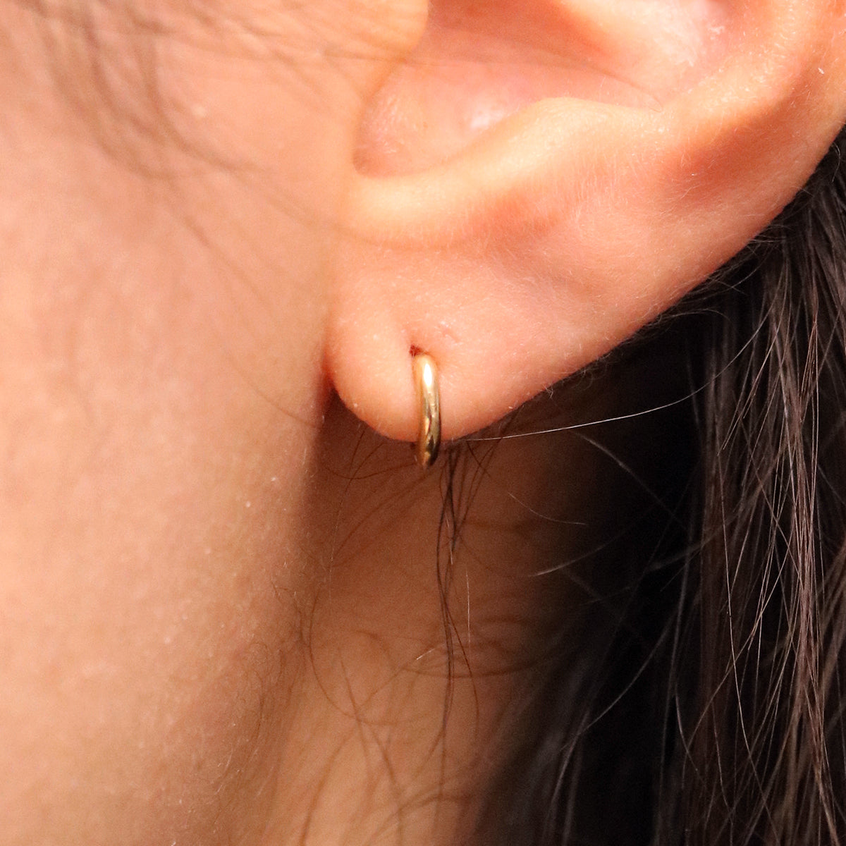 6mm huggie earring