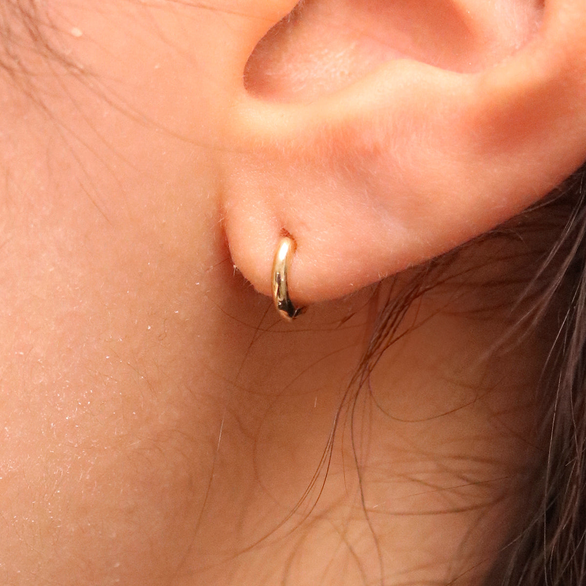 6mm huggie earring