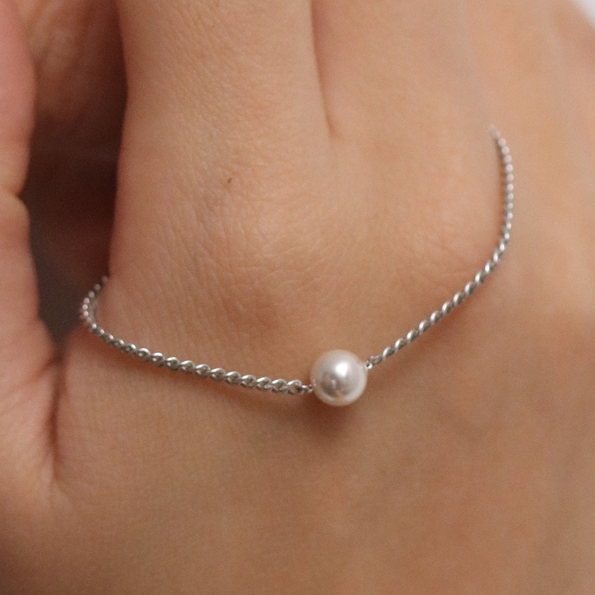 Simple pearl chain bracelet