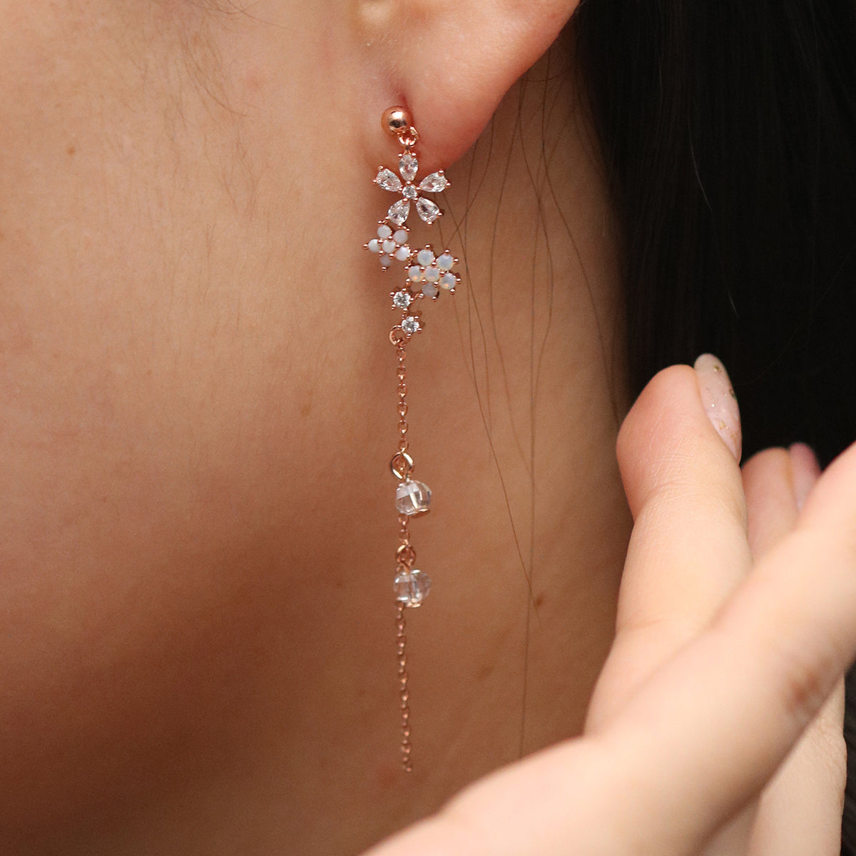 Flower dew drop earrings