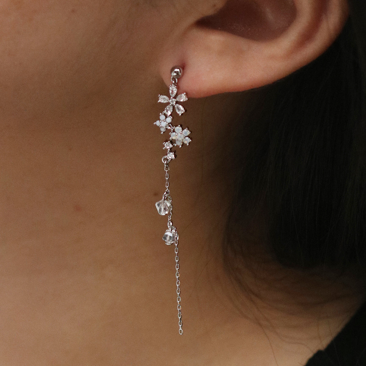 Flower dew drop earrings