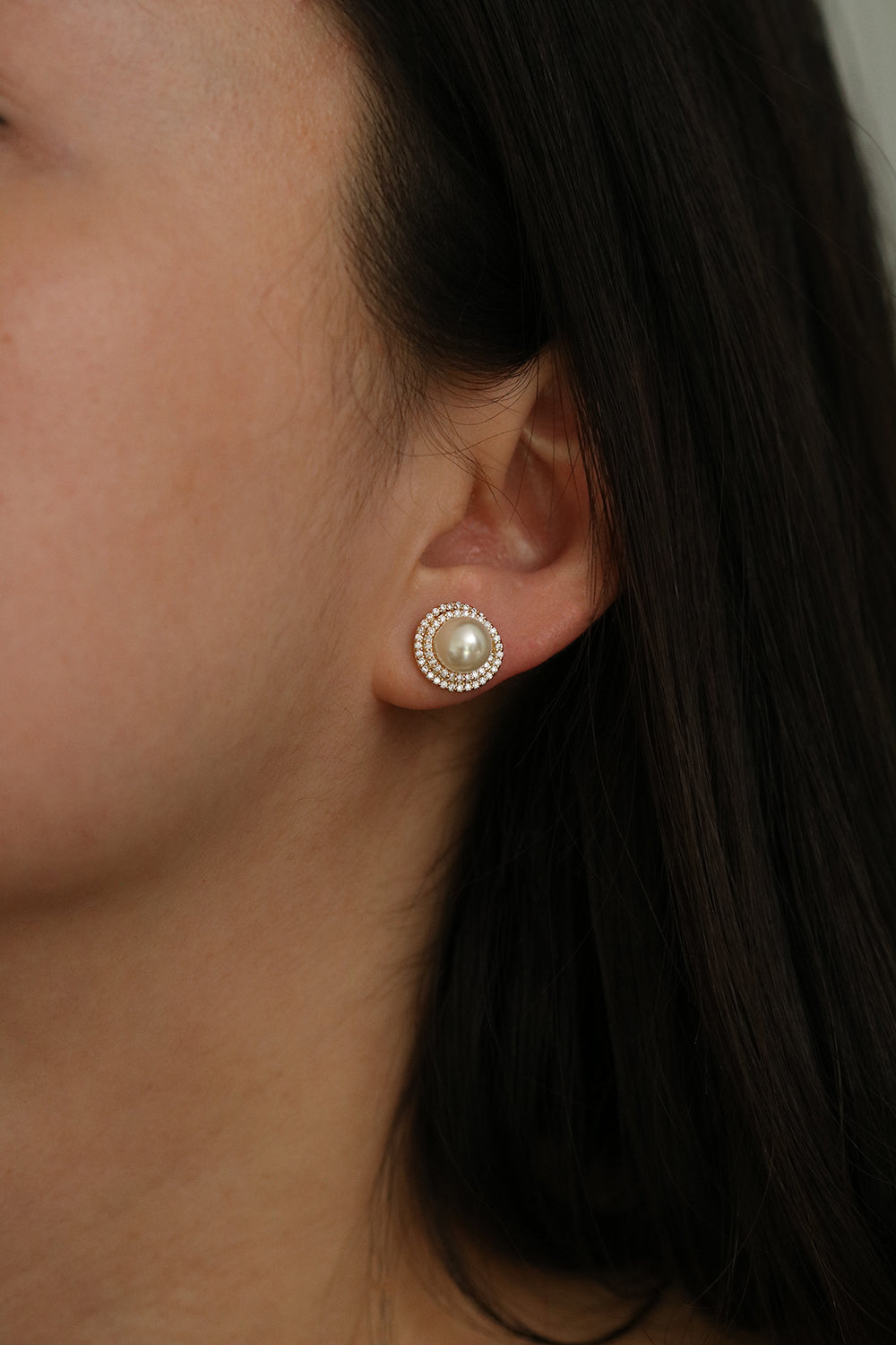 Pearl sparkle stud earrings