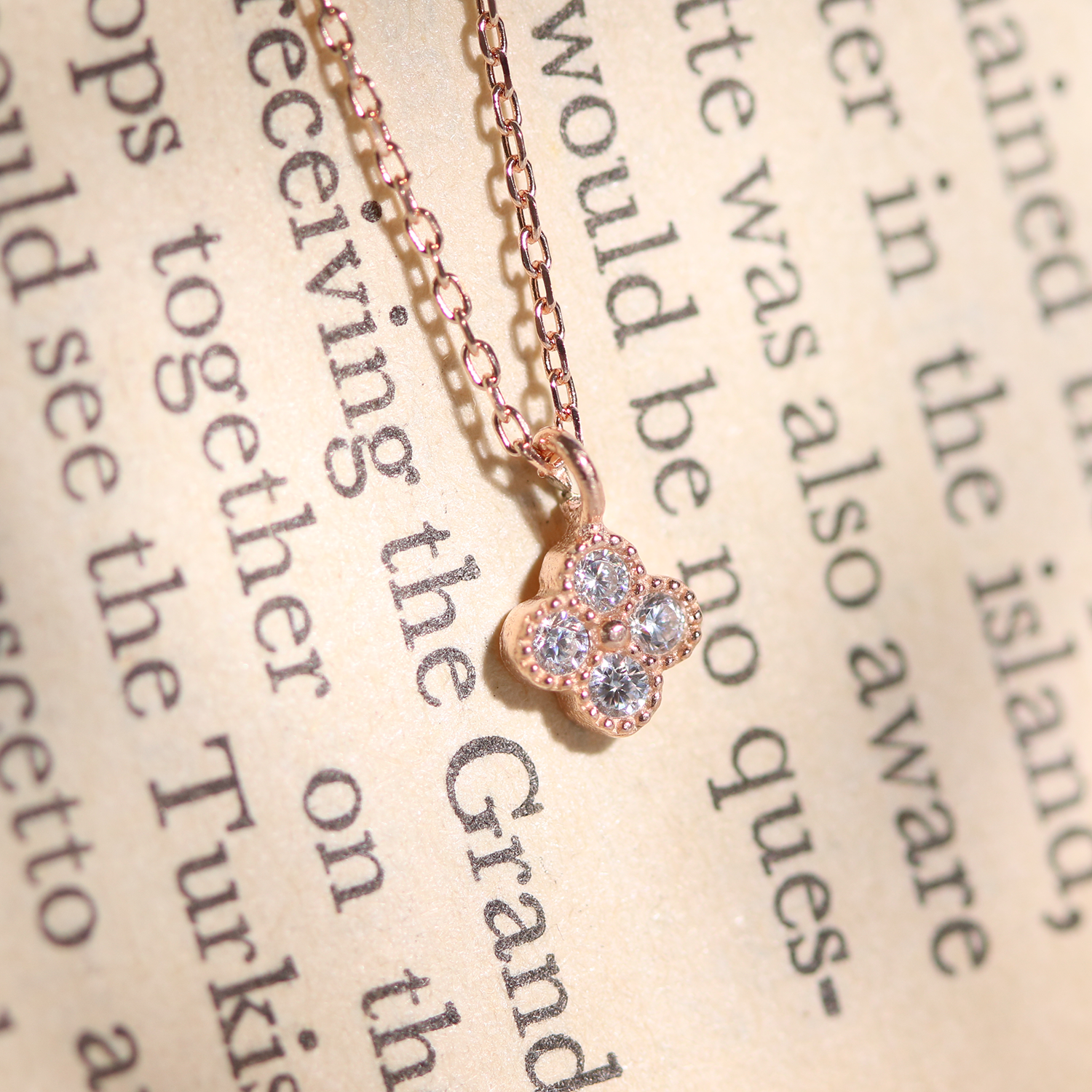 Clover cubic pendant necklace